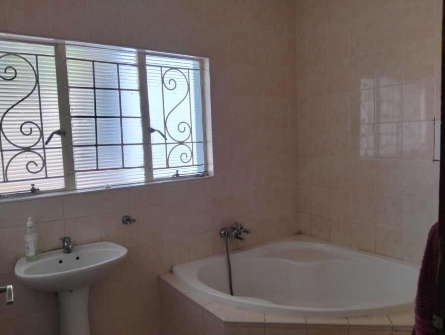 To Let Commercial Property for Rent in Mthata Eastern Cape
